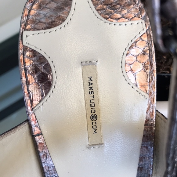 MAX STUDIO t-strap, metallic, pewter snake skin,heels size 10, stacked heels - Picture 4 of 5